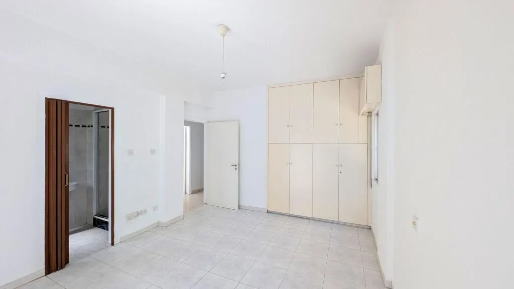 Three-bedroom apartment in Ag. Konstantinou & Elenis, Nicosia — photo 11