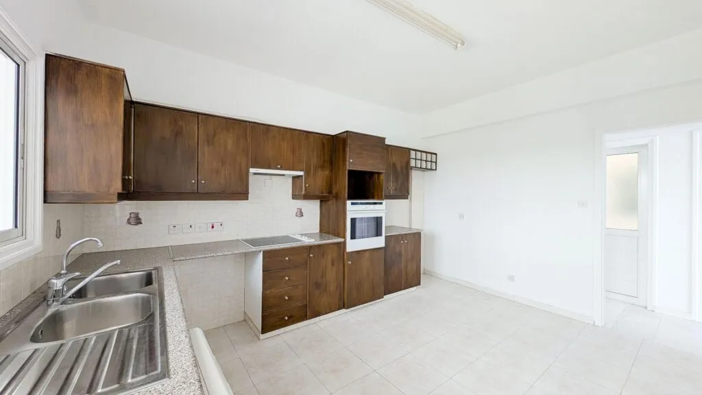 Three-bedroom apartment in Ag. Konstantinou & Elenis, Nicosia — photo 6