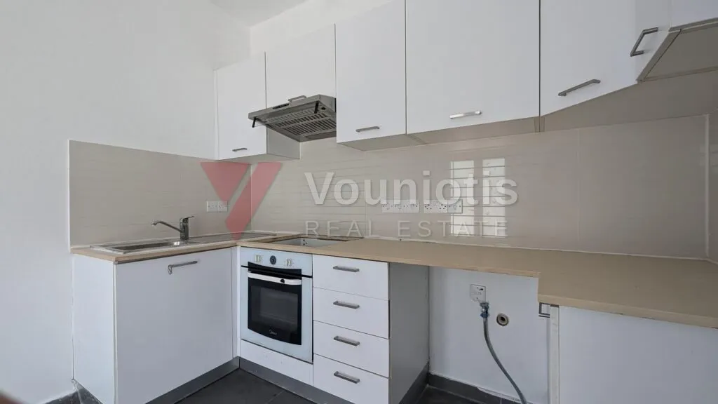 Ground floor two-bedroom apartment in Mazotos, Larnaca — photo 10