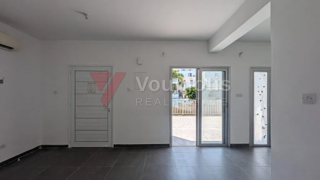 Ground floor two-bedroom apartment in Mazotos, Larnaca — photo 7
