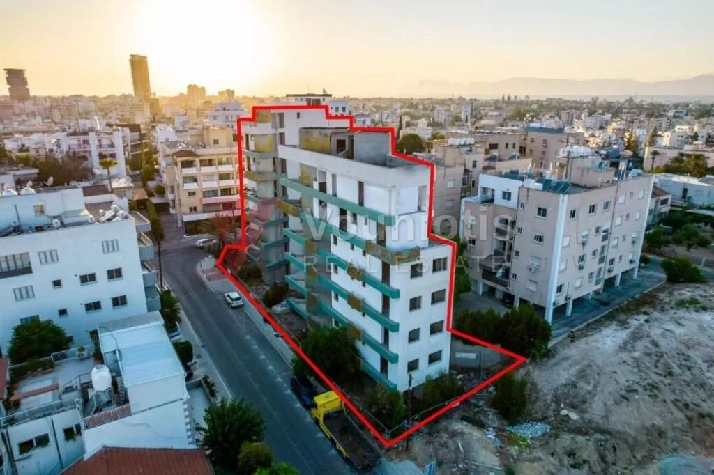 Residential building blocks in Agioi Konstantinou & Elenis, Nicosia — photo 2