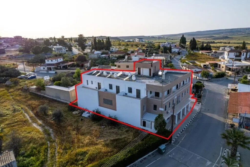 Three-storey residential building in Deneia, Nicosia — photo 2