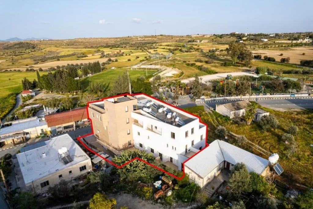 Three-storey residential building in Deneia, Nicosia — photo 4