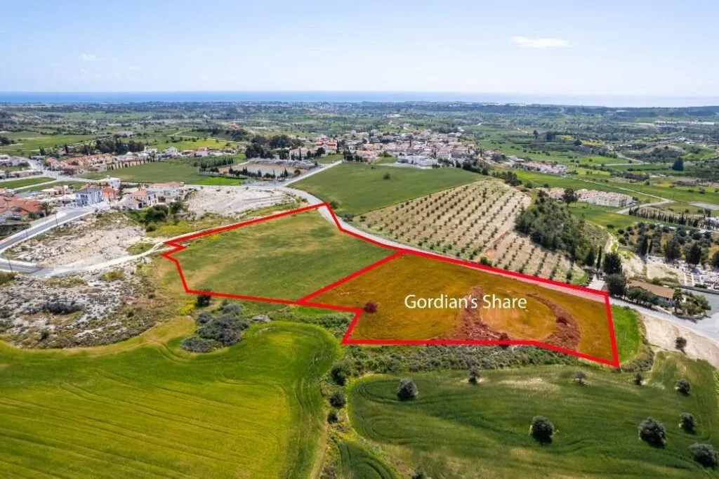 Shared residential field in Anafotida, Larnaca — photo 2