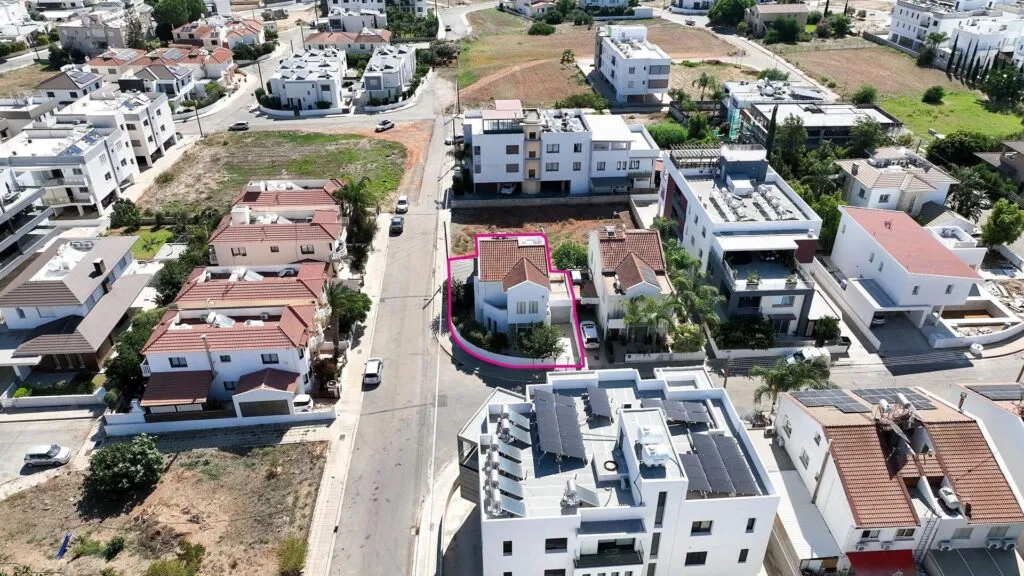 Σπίτι τεσσάρων υπνοδωματίων με σοφίτα στη Λακατάμια Λευκωσίας — φωτογραφία 2