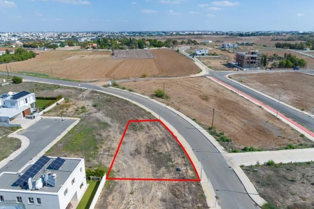Residential plot under division in Latsia, Nicosia — photo 2