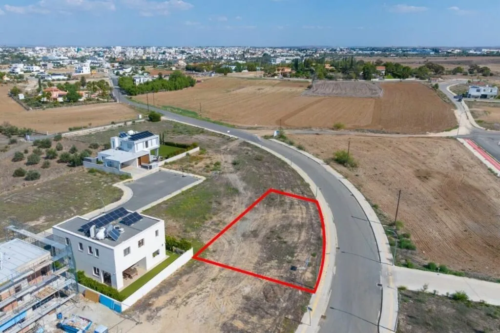 Residential plot under division in Latsia, Nicosia — photo 3