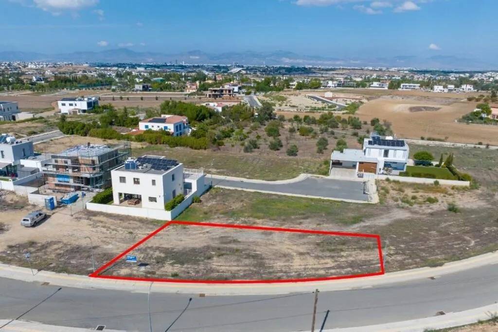 Residential plot under division in Latsia, Nicosia — photo 4