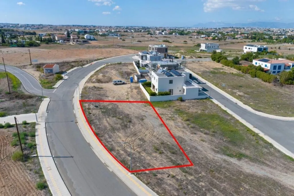 Residential plot under division in Latsia, Nicosia — photo 5