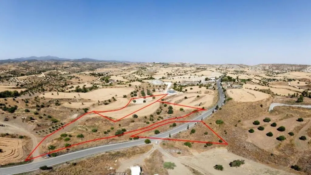 Shared residential fields in Analiontas, Nicosia — photo 2