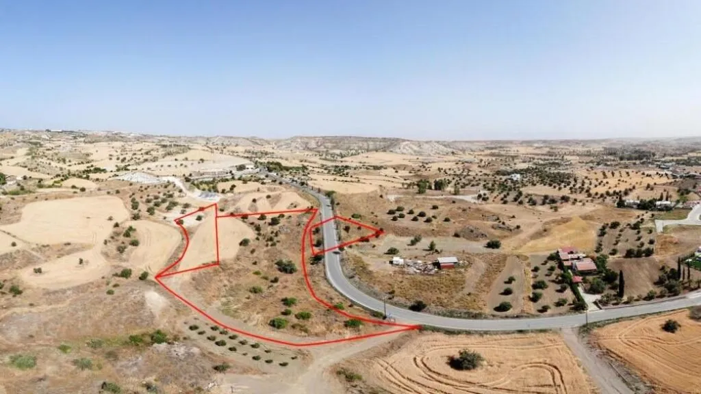 Shared residential fields in Analiontas, Nicosia — photo 3