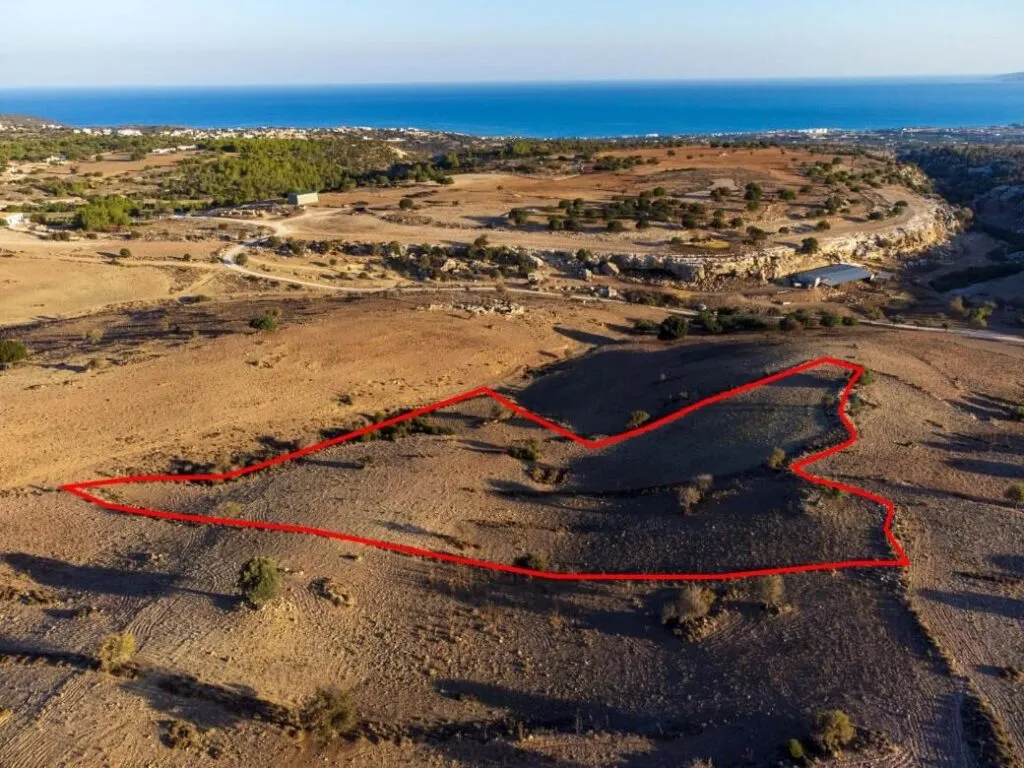 Κοινόχρηστο αγρόκτημα στην Ανδρολίκου Πάφου — φωτογραφία 2