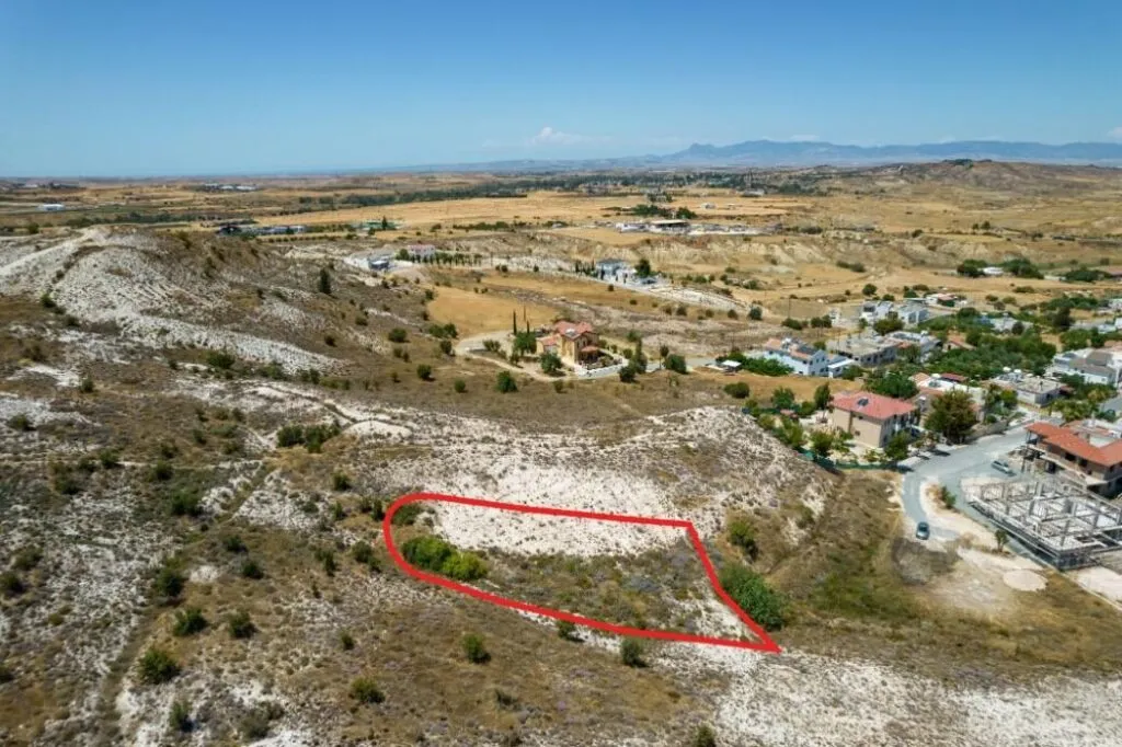 Residential field in Arediou, Nicosia — photo 3