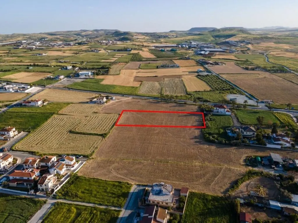 Shared residential field in Athienou, Larnaca — photo 3