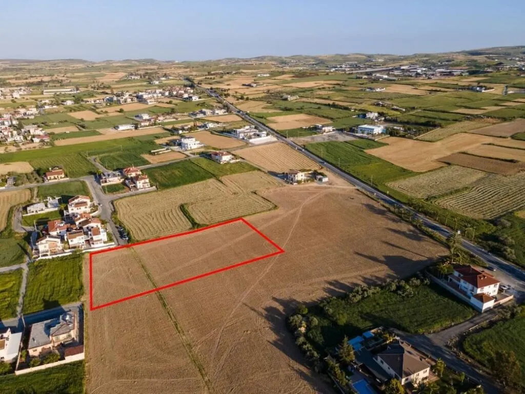 Shared residential field in Athienou, Larnaca — photo 2