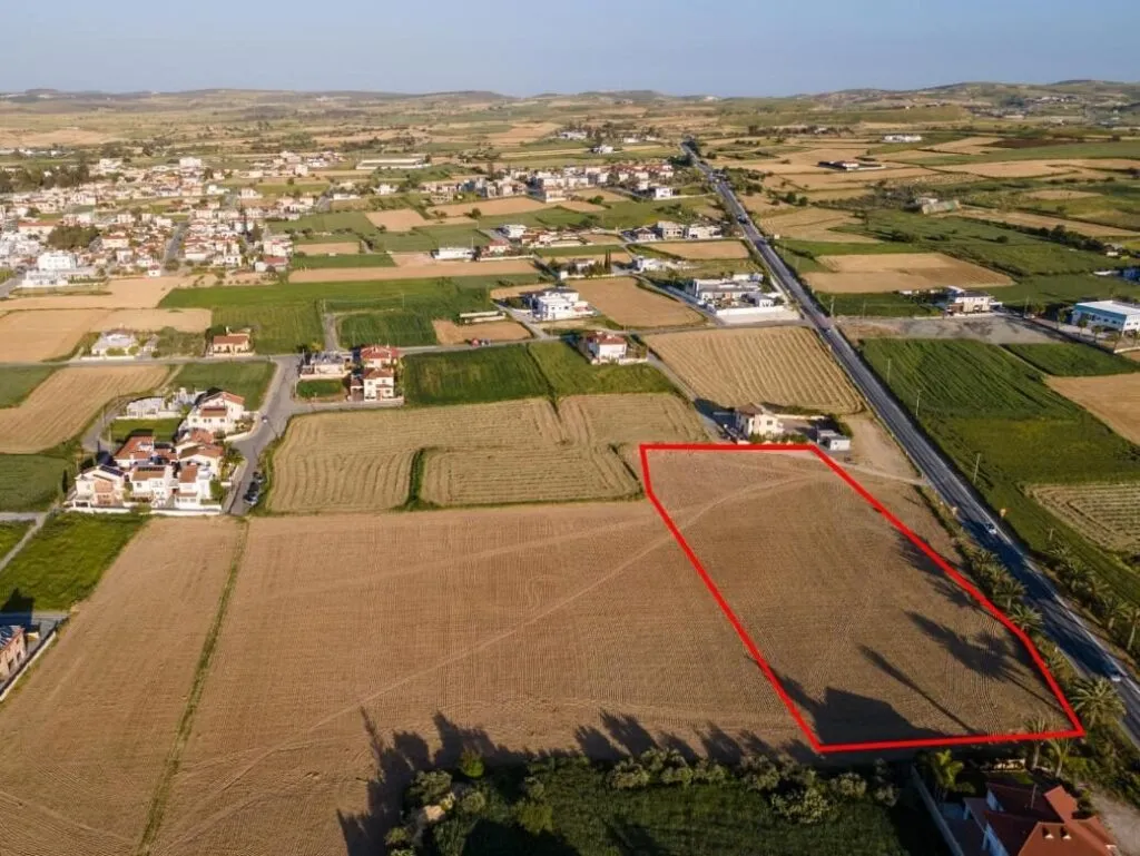 Shared residential field in Athienou, Larnaca — photo 3
