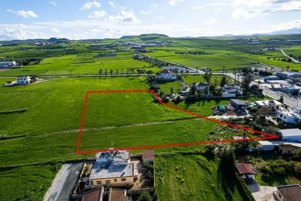 Shared residential field in Athienou, Larnaca — photo 2