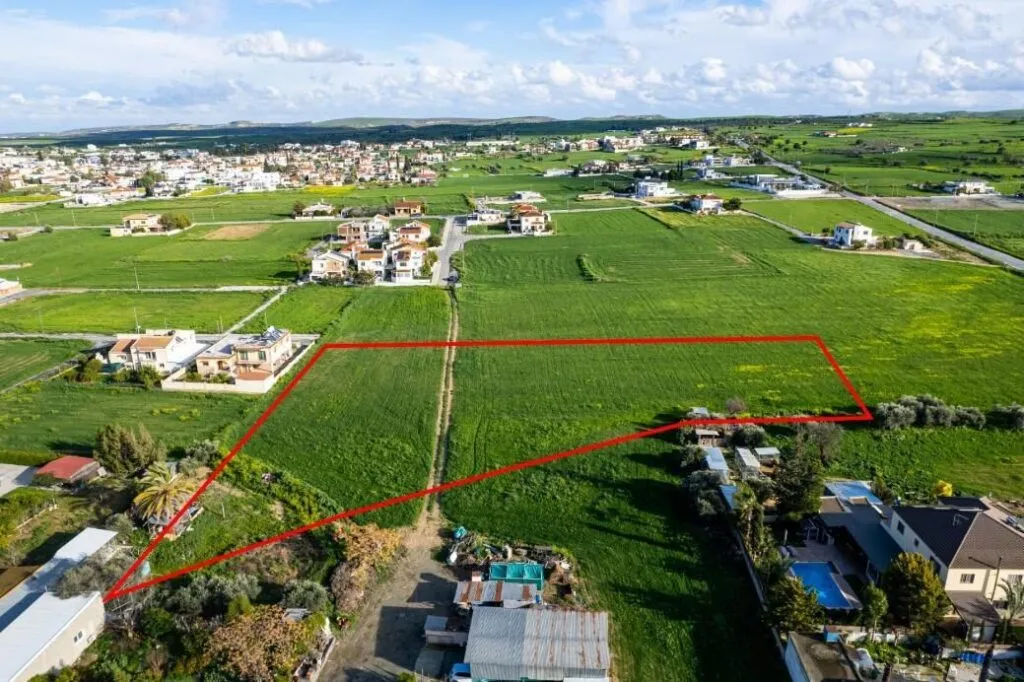 Shared residential field in Athienou, Larnaca — photo 3