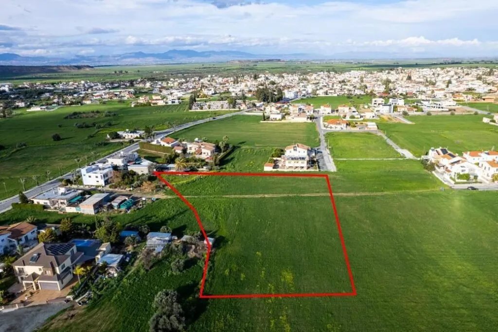 Shared residential field in Athienou, Larnaca — photo 4