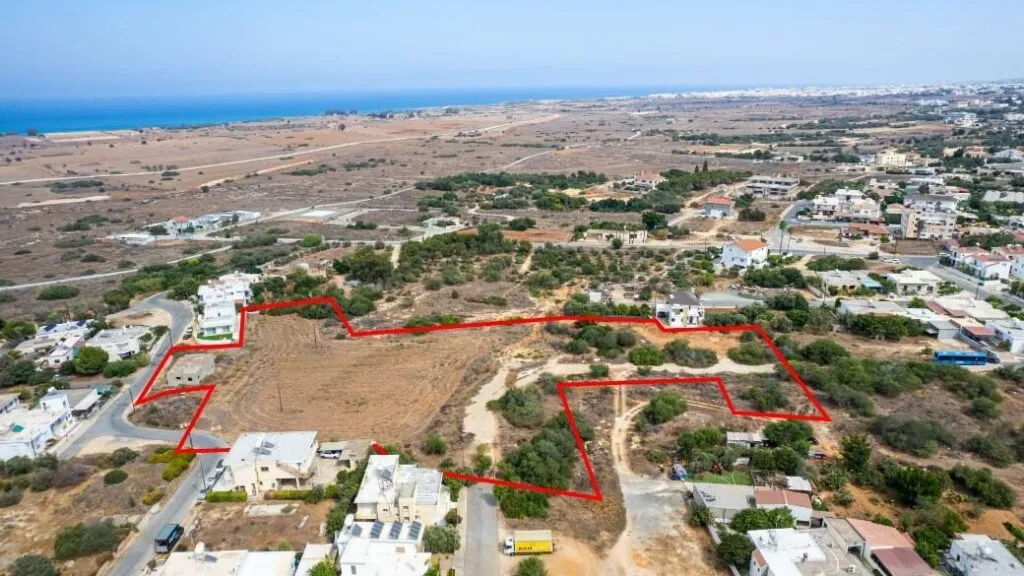 Shared residential field in Deryneia, Famagusta — photo 2