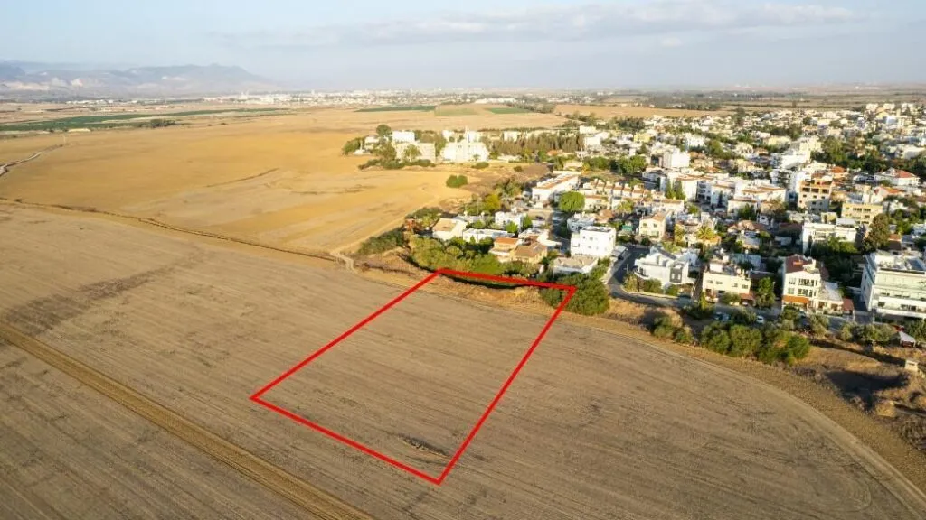 Residential field in Kaimakli, Nicosia — photo 2