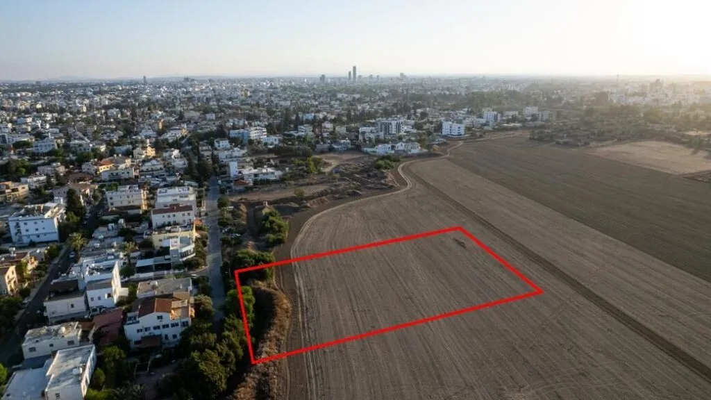 Residential field in Kaimakli, Nicosia — photo 3