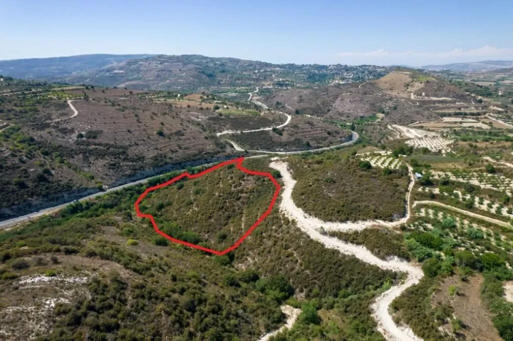 Agricultural field in Kallepeia, Paphos — photo 2