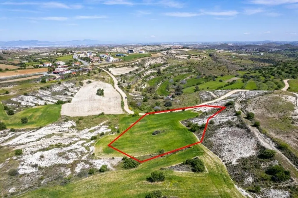 Residential field in Kampia, Nicosia — photo 3