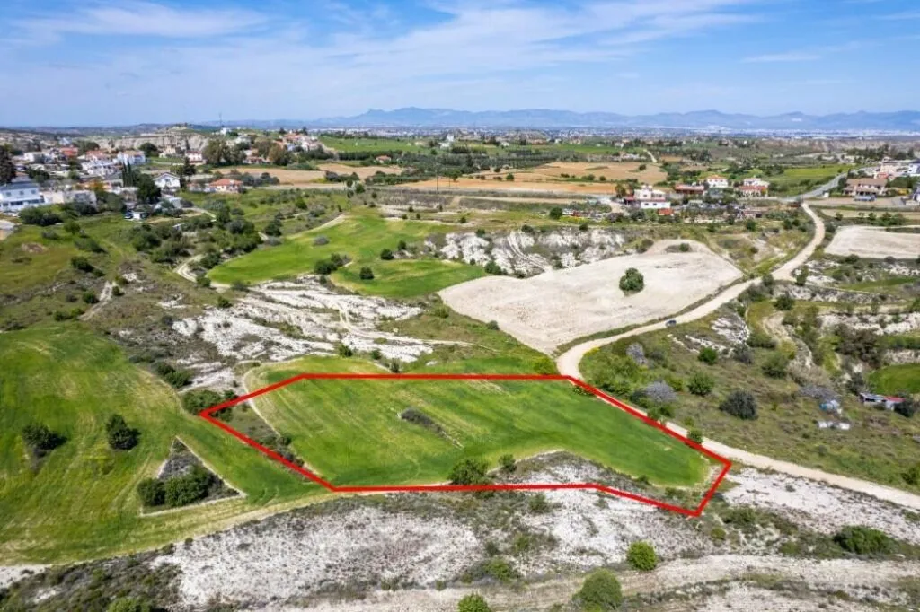 Residential field in Kampia, Nicosia — photo 4