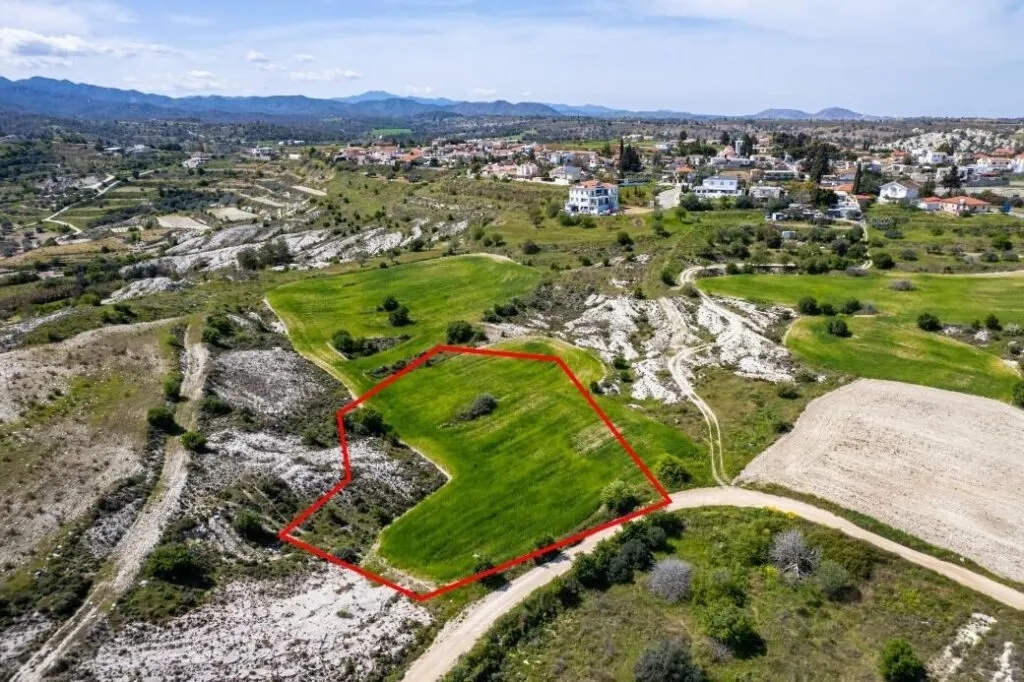 Residential field in Kampia, Nicosia — photo 5