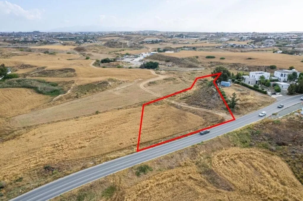 Residential field in Lakatamia, Nicosia — photo 2