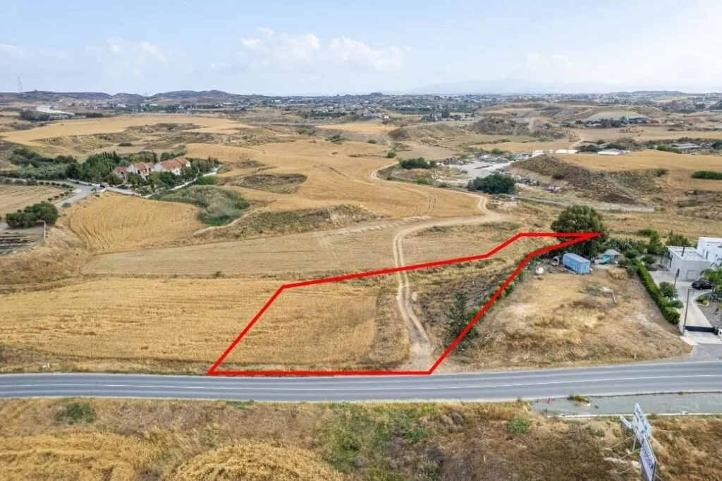 Residential field in Lakatamia, Nicosia — photo 3