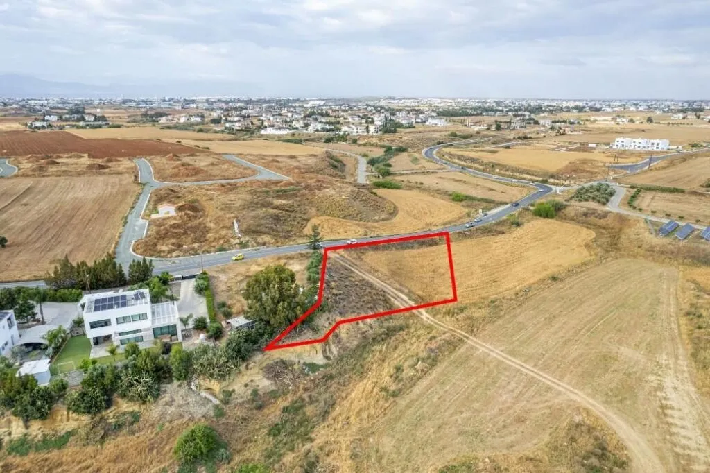 Residential field in Lakatamia, Nicosia — photo 5