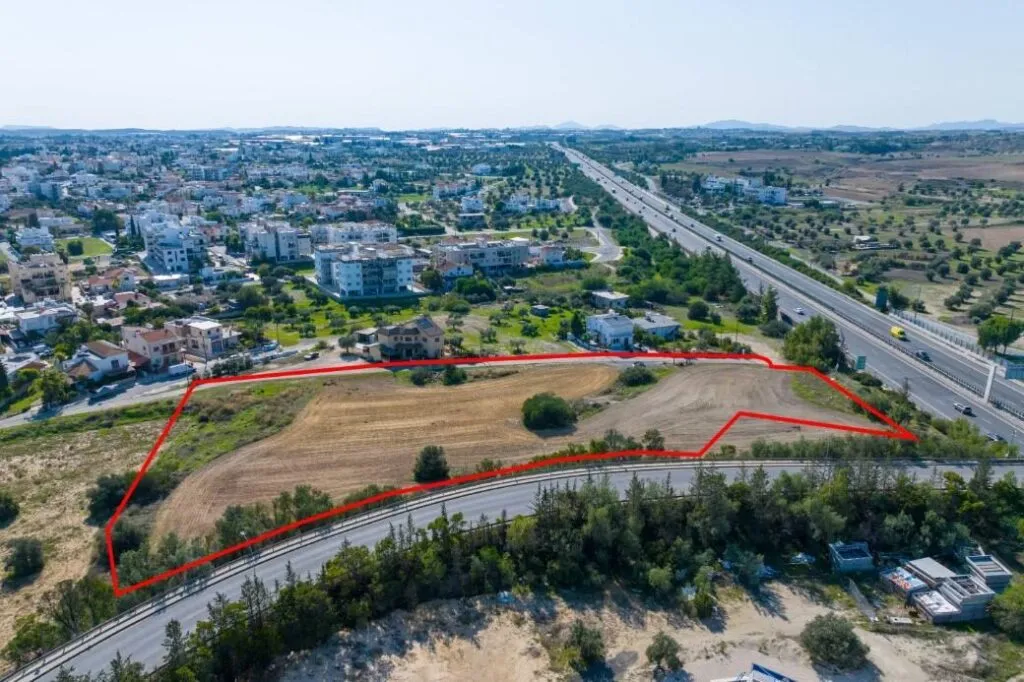 Field in Agios Georgios, Latsia, Nicosia — photo 3