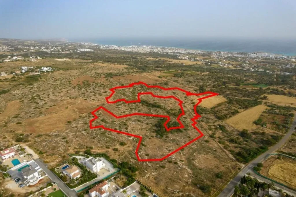 Shared agricultural field in Paralimni, Famagusta — photo 2