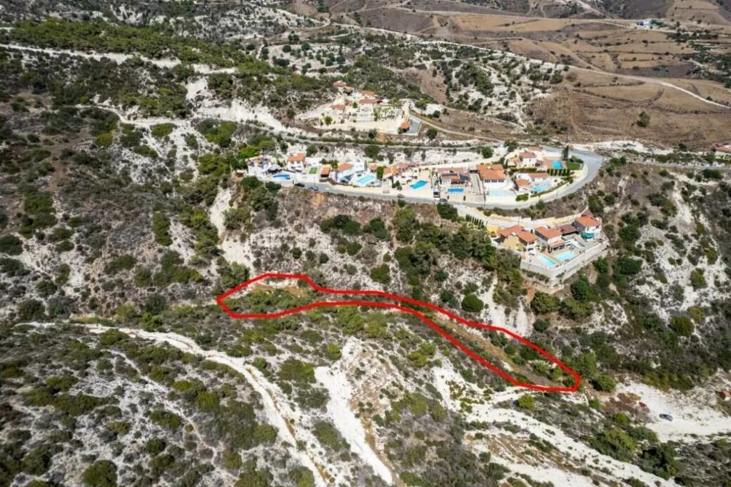 Χωράφι στην Πέγεια Πάφου — φωτογραφία 2