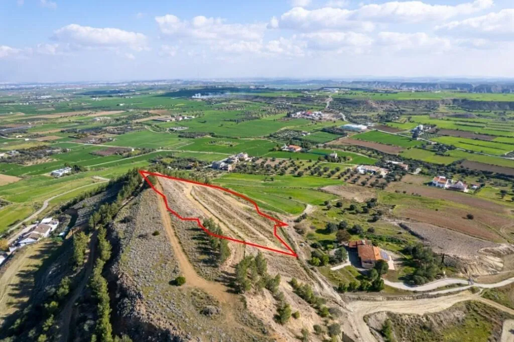 Residential field in Pera, Nicosia — photo 3