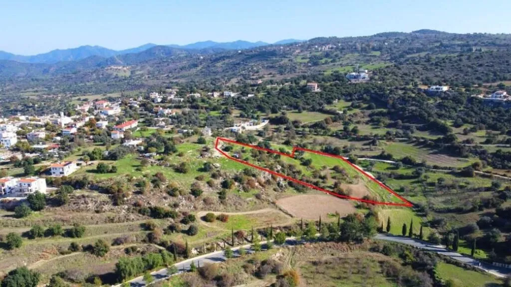 Residential field in Peristerona, Paphos — photo 2