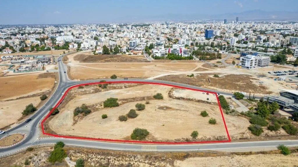 Shared field in Strovolos, Nicosia — photo 2