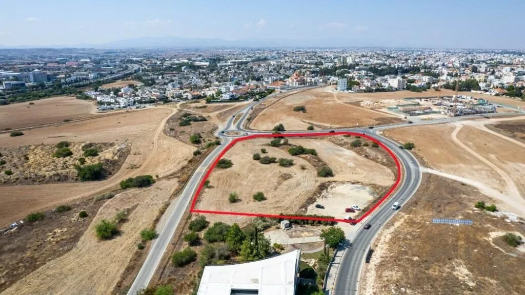 Shared field in Strovolos, Nicosia — photo 3