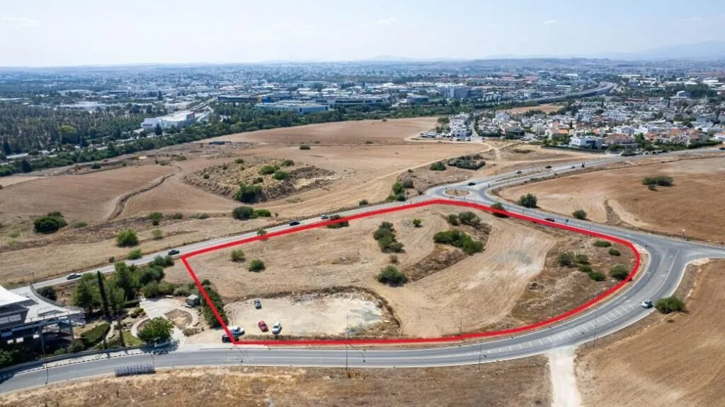 Shared field in Strovolos, Nicosia — photo 4