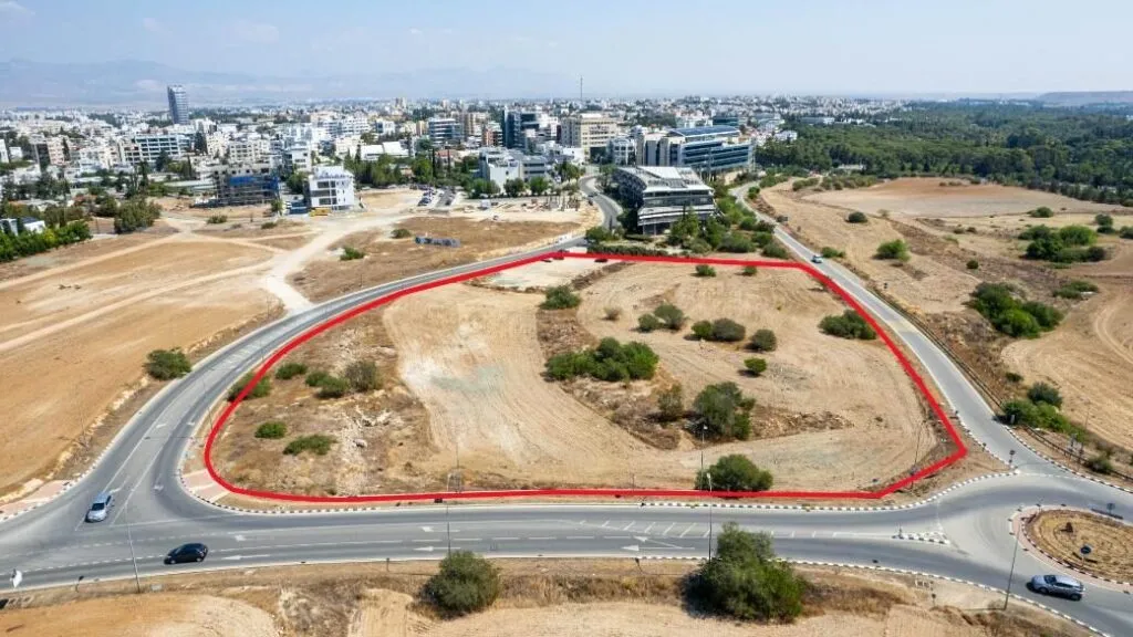 Shared field in Strovolos, Nicosia — photo 5