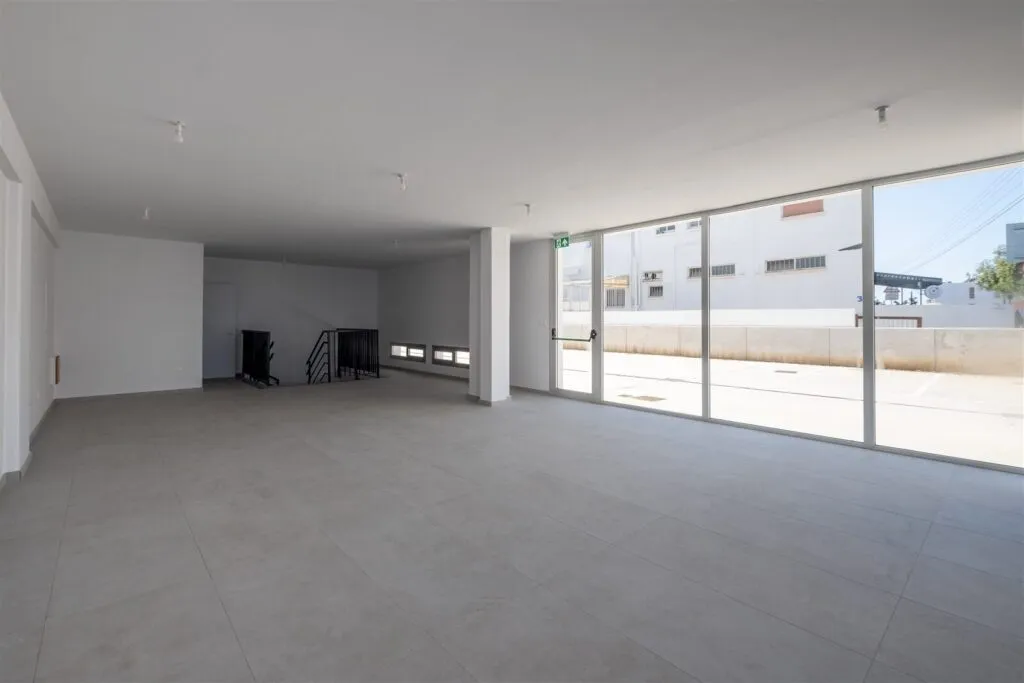 Magasin de 85 m² à Strovolos, Nicosie – photo 3
