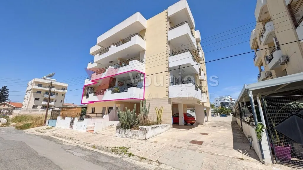 Three-bedroom apartment in Chrysopolitissa, Larnaca – photo 2