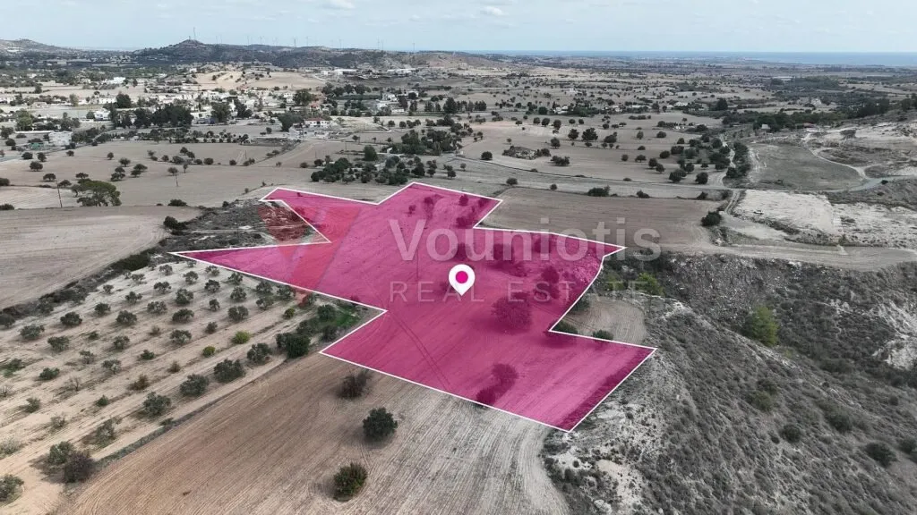 Residential field located in Anglisides, Larnaca – photo 2