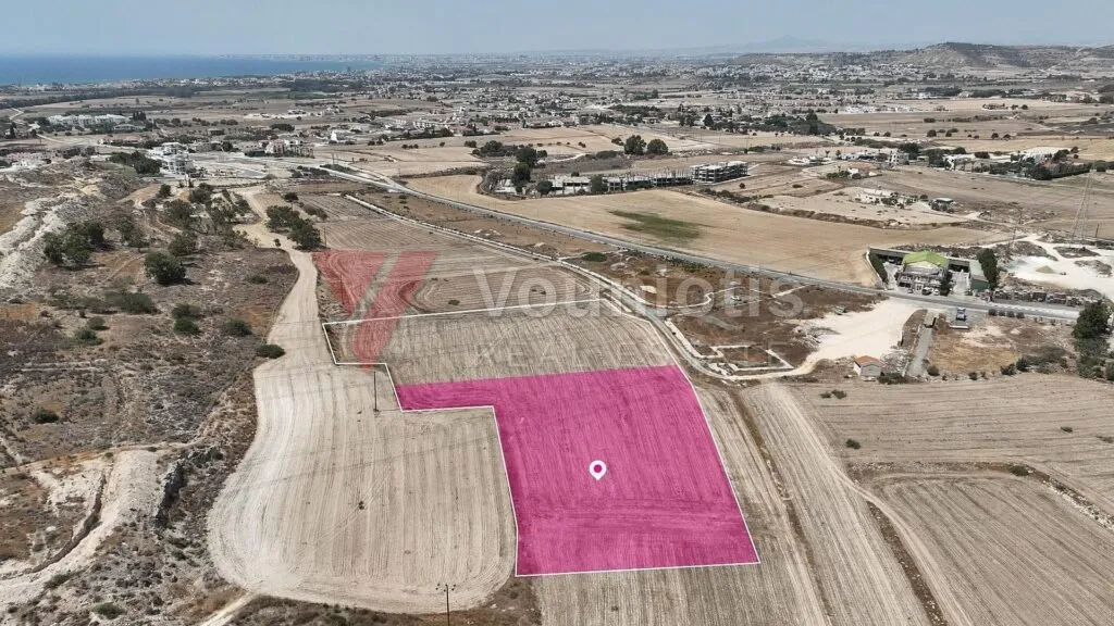 Share of Residential field in Pyla, Larnaca – photo 4