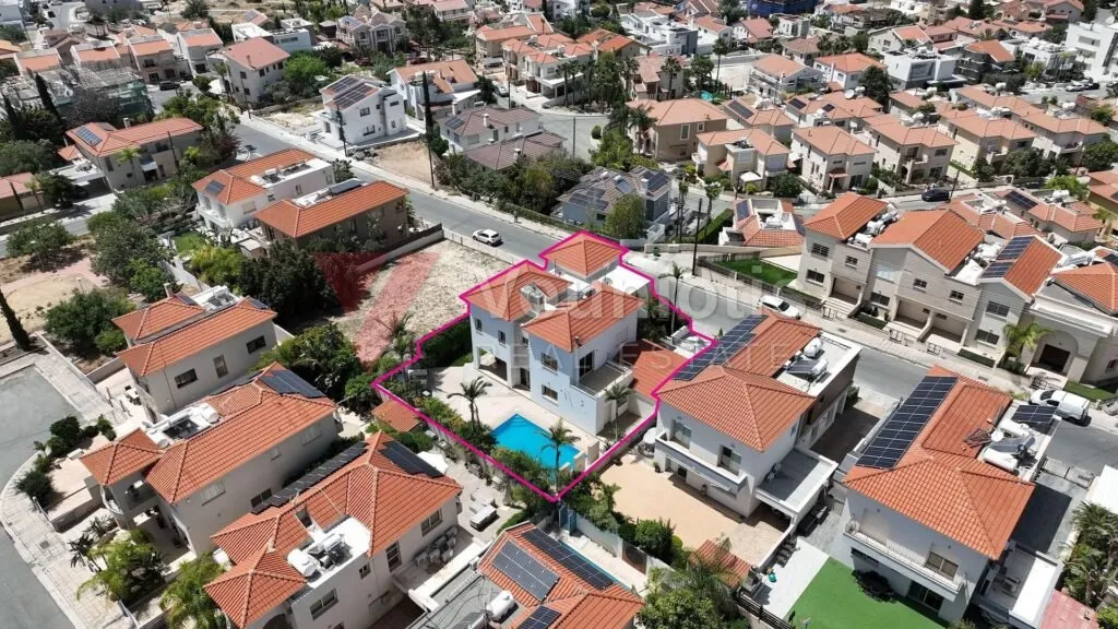 Elegant 4-Bedroom Home with Basement & Pool in Agios Athanasios, Limassol – photo 8