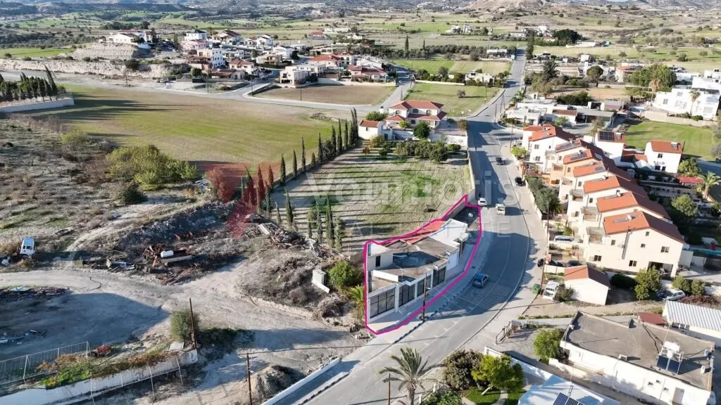 Building with two shops located in Anafotida, Larnaca – photo 3