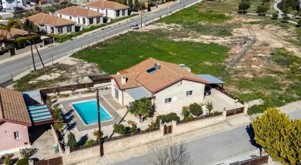 Two-Bedroom House with Private Pool and Garden in Souni, Limassol — photo 4